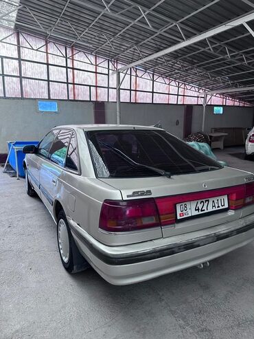 Mercedes-Benz: Mazda 626: 1990 г., 2 л, Механика, Бензин, Хэтчбэк