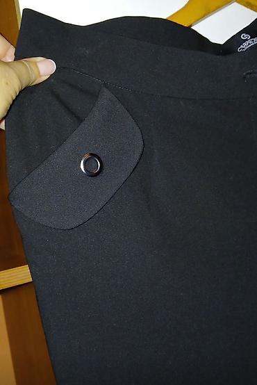 Donji deo: Ženske trenerke i haljina – set različitih komada 1) Crne sportske — 7