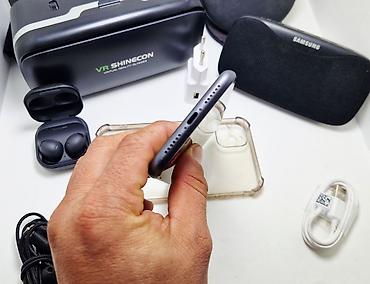 Apple iPhone: IPhone 11 Pro, Б/у, 128 ГБ, Черный, Наушники, 90 % — 6