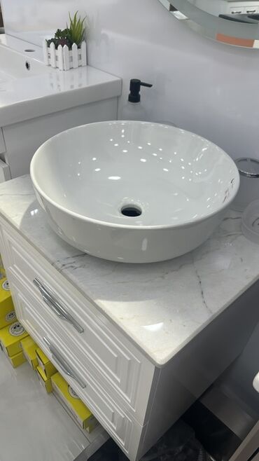 Unitazlar: Divara quraşdırılan, ağ rəngli bu tualet müasir vanna otağı dizaynları — 18