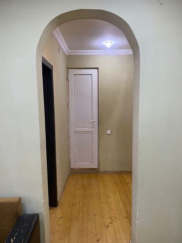 Anbar və emalatxanalar: 8Noyabr prospektində, Əbilov adlanan küçədə belə bir səliqəli həyət — 15