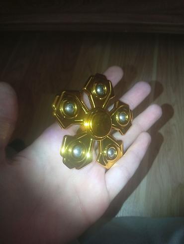 pedalli go kart: Metall fidget spiner – 5 qanadlı, qızılı rəngdə model. Xüsusiyyətlər — 2