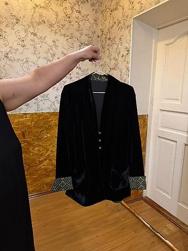 Женская одежда: Бархатный женский жакет - Материал: мягкий бархат с глубоким черным — 2