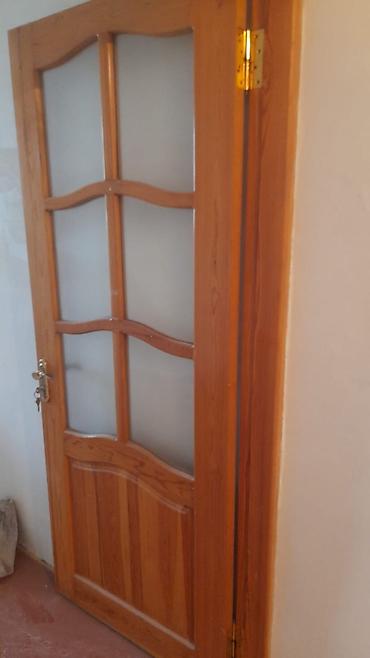 qapi taxta: 2 ədəd taxta qapl satılır.90/2 0lcudr.petle,çərçivə üstündədir.qiymet — 3