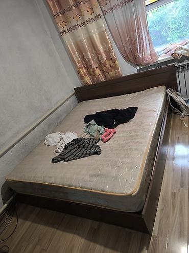 160: Спальный гарнитур в классическом стиле, цвет – тёплый орех. Состав — 4