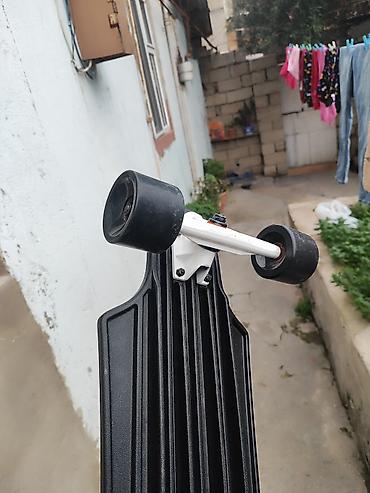 longboard: Uzun lövhə (longboard) – 100 kq çəkisi olan belə isdifade eliye — 2
