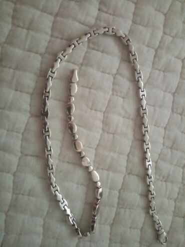guess cizme na stiklu: Na prodaju srebrna ogrlica izuzetnog rada dužine 45 cm