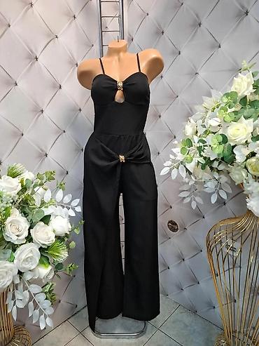 essence stvari: Elegantni crni kombinezon sa širokim nogavicama - Model bez rukava sa — 1