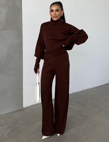 Kompleti: Komplet trikotaža 
Prelepe boje
3500 dinara L — 9