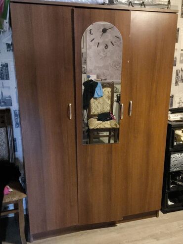 Divan və masa dəstləri: İşlənmiş, Açılan, 3 qapılı Düz dolab, Qarderob, paltar dolabı
