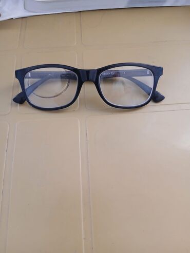 Очки: Qara çərçivəli optik eynək - Forma: düzbucaq/wayfarer stilində