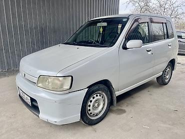 Частная аренда авто: Компактный городской хэтчбек Nissan Cube (JDM), белый цвет кузова — 1