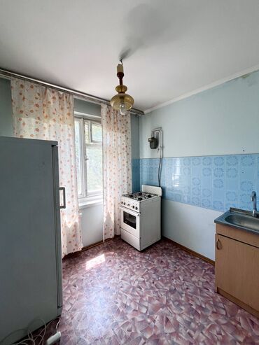 иссык куль недвижимость: 1 комната, 33 м², 104 серия, 3 этаж, Старый ремонт