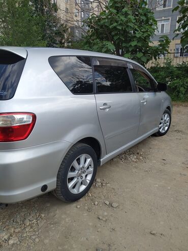 Toyota: Toyota Ipsum: 2004 г., 2.4 л, Автомат, Газ, Минивэн