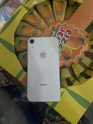 iphone xr купить в рассрочку: IPhone Xr, Б/у, 64 ГБ, Белый, Защитное стекло, Чехол, Кабель, 77 %