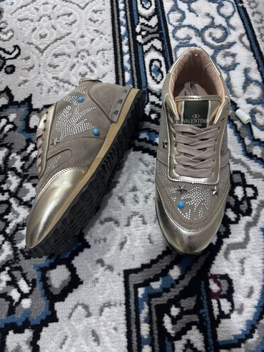 женские кроссовки nike air presto: Qadın idman ayaqqabısı – metalik boz/gümüş tonlarda - Brend etiketli