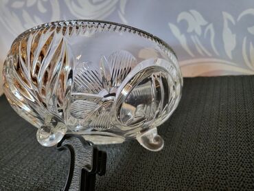 Činije: Cinija kristal na tri stopa 1960g+. Cinija bez ostecenja,sve na njoj na lalafo.rs — 8 Činije: Cinija kristal na tri stopa 1960g+. Cinija bez ostecenja,sve na njoj — 8