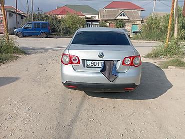 suru: Volkswagen Jetta: 1.6 l | 2008 il Sedan — 2