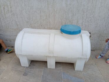 Boçkalar və çəlləklər: Bak, Plastik, 500 l l, İşlənmiş, Ünvandan götürmə