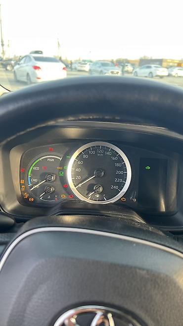 Toyota: Toyota Corolla: 2022 г., 1.8 л, Вариатор, Гибрид, Седан — 10