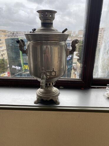 Qab-qacaq və mətbəx ləvazimatları: Klassik metal samovar - Material: tam metal/gümüşü rəng -