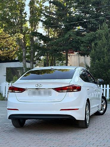 Hyundai: Hyundai Elantra: 1.6 l | 2017 il Sedan — 4