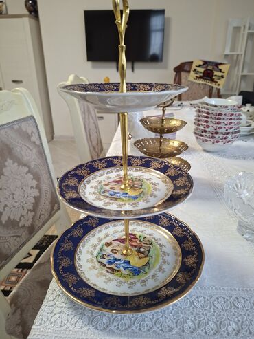 Наборы посуды: Набор столовой и чайной посуды, а также хрустальные вазы/салатники — 2