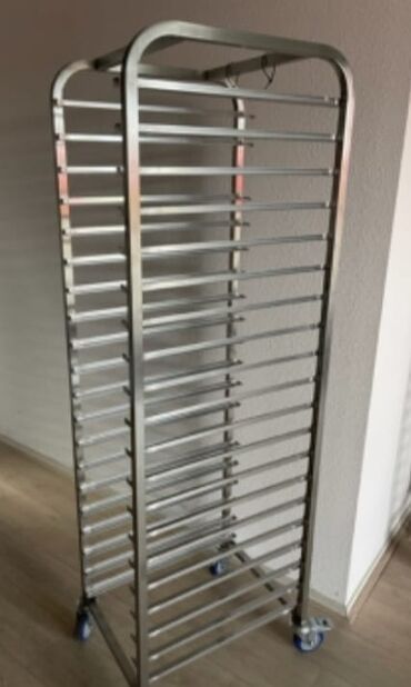 Konteynerlər: Yeni tepsi arabasi 250 Azn.tepsi olchusu 60×40. Unvan Sumqayit. Shirin