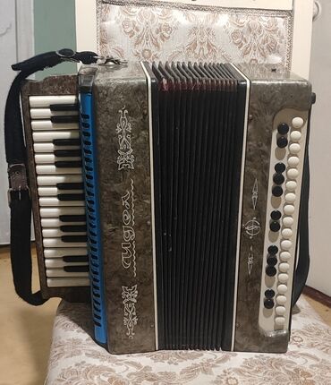 Akkordeonlar: Akustik Akkordeon, İşlənmiş, Ünvandan götürmə