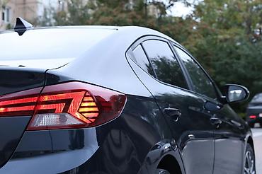 18 245 45: Hyundai Elantra: 1.6 l | 2019 il Sedan — 6