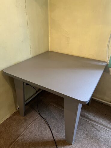 офисный стуля: Комплект офисной мебели, Стол, цвет - Серый, Б/у