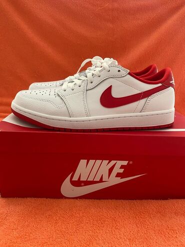 Кроссовки и спортивная обувь: Продаю кроссовки Nike Air Jordan. Привезены из США. 1000% оригинал