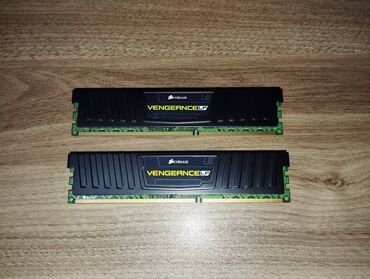 ddr3 8gb ram qiymeti: Operativ yaddaş (RAM) Corsair, 4 GB, 1600 Mhz, DDR3, PC üçün