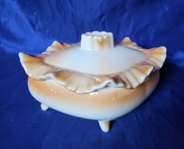 Kante: Satula nova,porcelanaska 70te. Satulu je radio Jugoporcelan Titov — 1