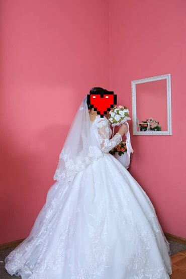 помещение на продажу: Продаю или сдам на прокат шикарное свадебное платье со шлейфом. Шлейф