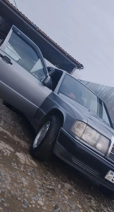 mersedes acarı: Mercedes-Benz 190: 1.8 l | 1989 il Hetçbek