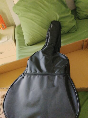 Гитары: Продам отличную акустическую гитару в глубоком синем цвете. Инструмент — 7