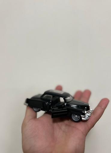 İncəsənət və kolleksiyalar: Kolleksiya üçün metal model maşın – klassik sedan dizaynlı, qara — 3