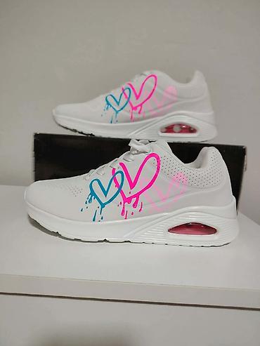 nike patike online: Skechers Bele patike sa vazdušnim uloškom i motivima srca - Model 1 — 1