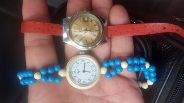 женская кофта: Продаю советские женские часы, рабочий, состояние отличное Цена за две