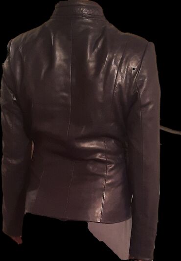 женские куртки черные: Кожаная куртка, M (EU 38)