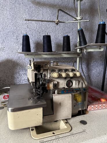 4 нитка машина: Швейная машина Jack, Полуавтомат