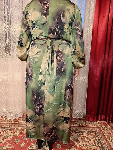 Donlar: Uzun qadın paltarı – yaşıl tonlarda floral naxışlı - Model: Maxi — 2