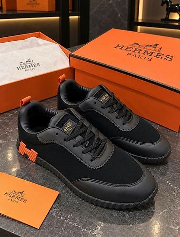Patike: Brojevi od 40-44
Cena 6500 din vnb8 — 13