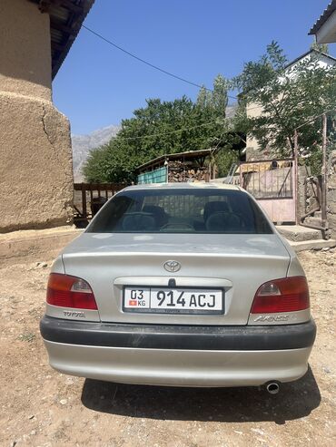продаю или меняю обмен: Toyota Avensis: 2000 г., 1.8 л, Механика, Бензин, Седан