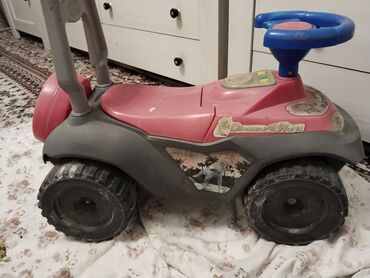 игрушечный машина: Детская игрушечная машина, б/у, требует ремонта