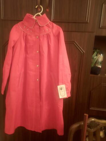 Məhsul: Qız uşaqları üçün uzun yağmurluq/palto - Rəng: Parlaq çəhrayı