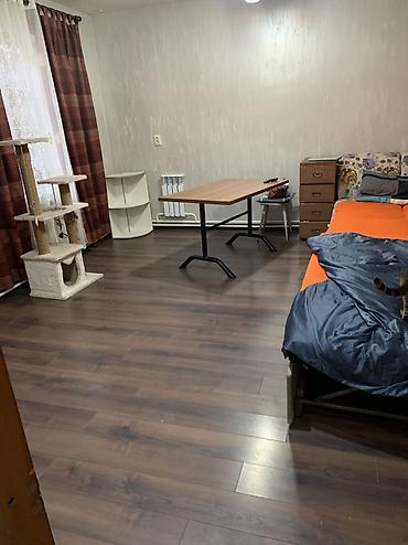 Продажа коттеджей и домов: Продается дом кирпичный 70м2, на участке 3 сотки. Расположен в черте — 21