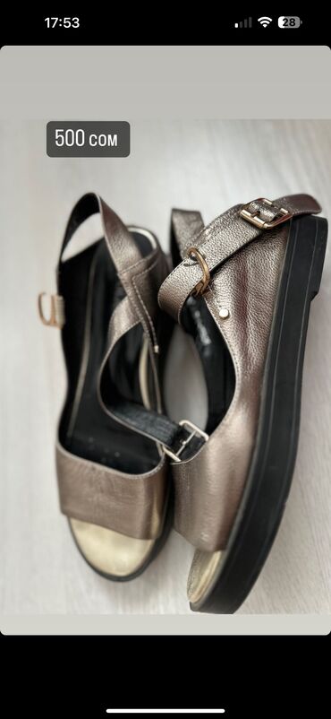 белая обувь: Босоножки в идеальном состоянии, на скрытой платформе, 500 сом