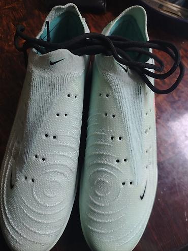 butsları: Nike Phantom GX Academy TF futzal/mini‑futbol butsası 2 defe — 2